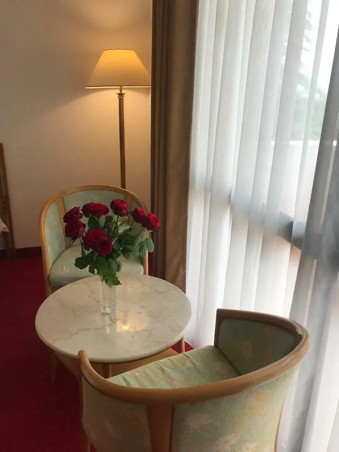 Chateau Linza Resort Tirana 4*,