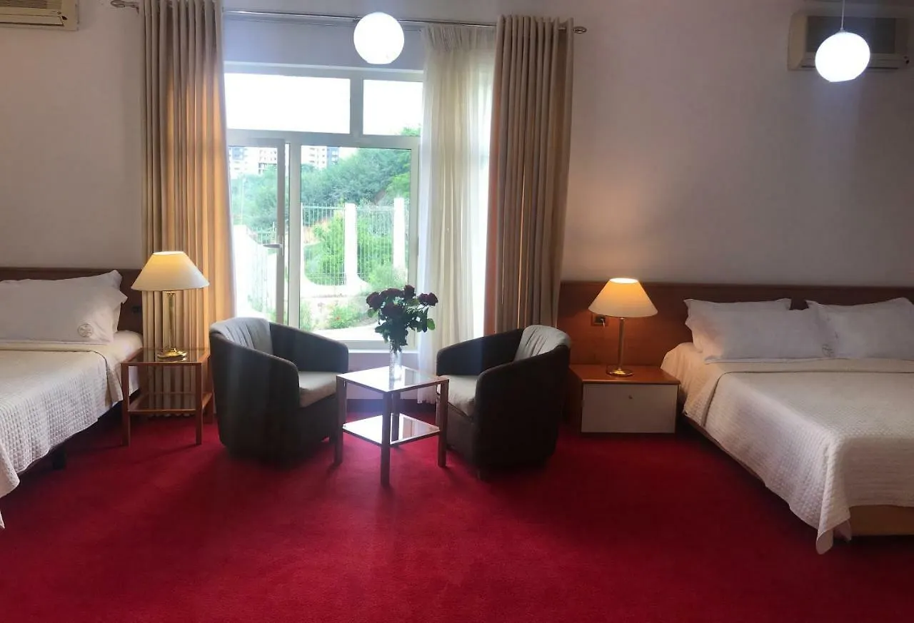 Chateau Linza Resort Tirana 4*,