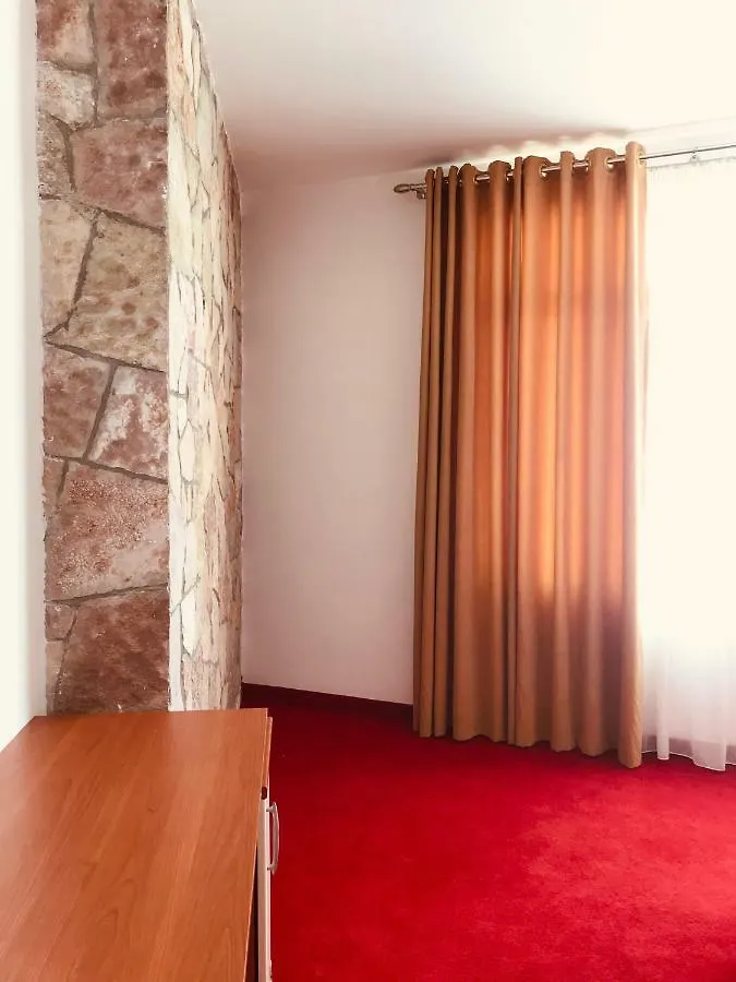 Chateau Linza Resort Tirana 4*,